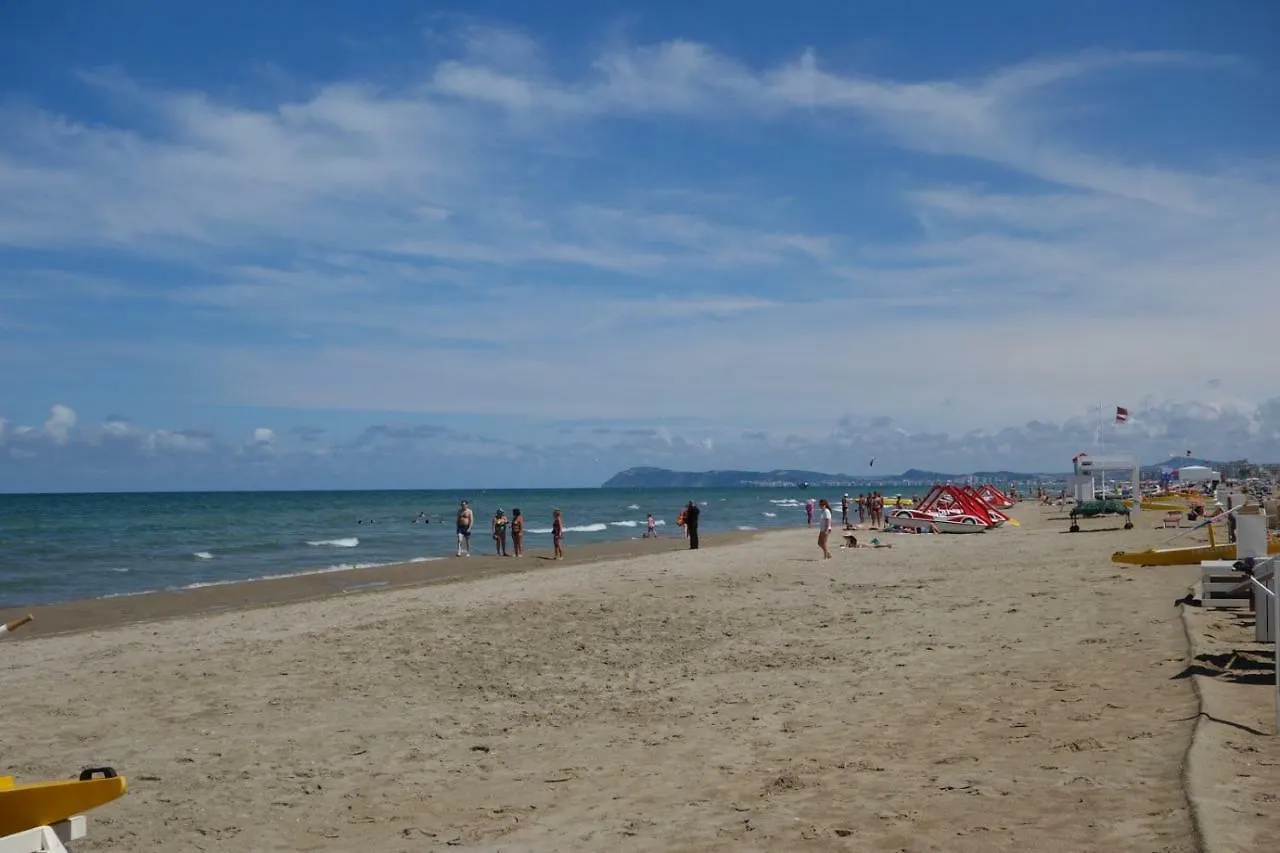 Appartamento Holiday Rimini 100Mt Dal Mare 0*,  Italia